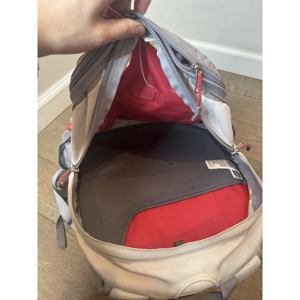 The North Face Recon Backpack Gray White Laptop Daypack Mesh Pockets Chest Strap - Picture 6 of 10